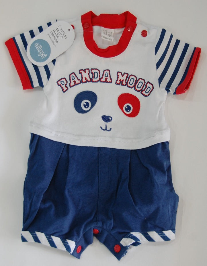 Pagliaccetto estivo neonato con scritta "Panda mood" e viso stilizzato di panda rosso e blu su fondo bianco. Parte inferiore azzurra.