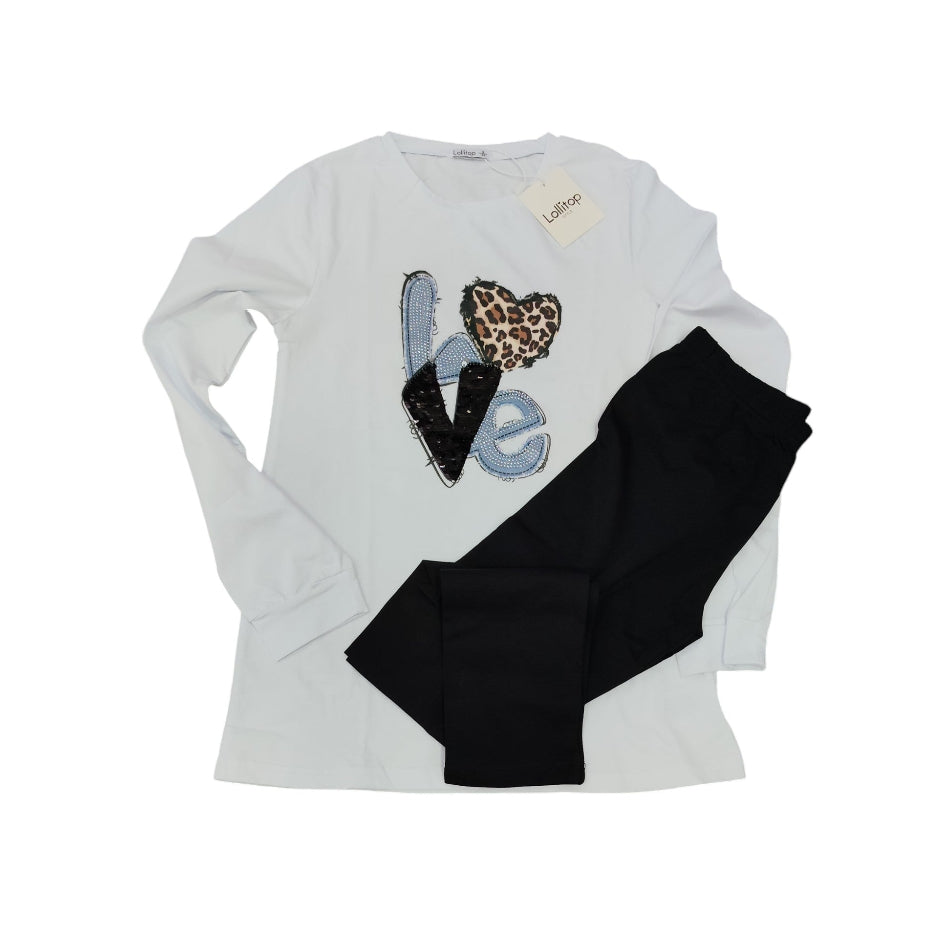 Completo da ragazza 8-16 anni Lollitop Style composto da maglia a maniche lunghe bianca con scritta LOVE ricamata e leggings nero, adagiato su sfondo bianco.