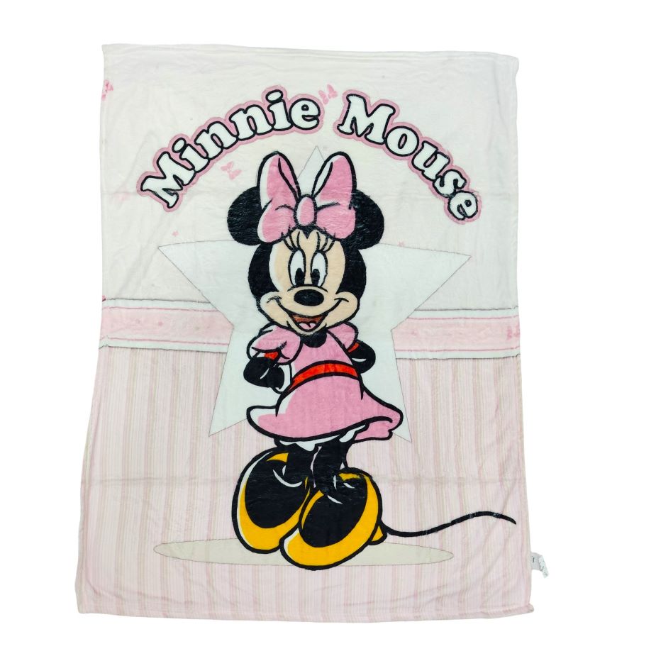 Copertina da neonata per culla e maxiculla in morbido micropile bianco e rosa firmata Disney by Ellepi, con maxi stampa di Minnie Mouse su sfondo chiaro.