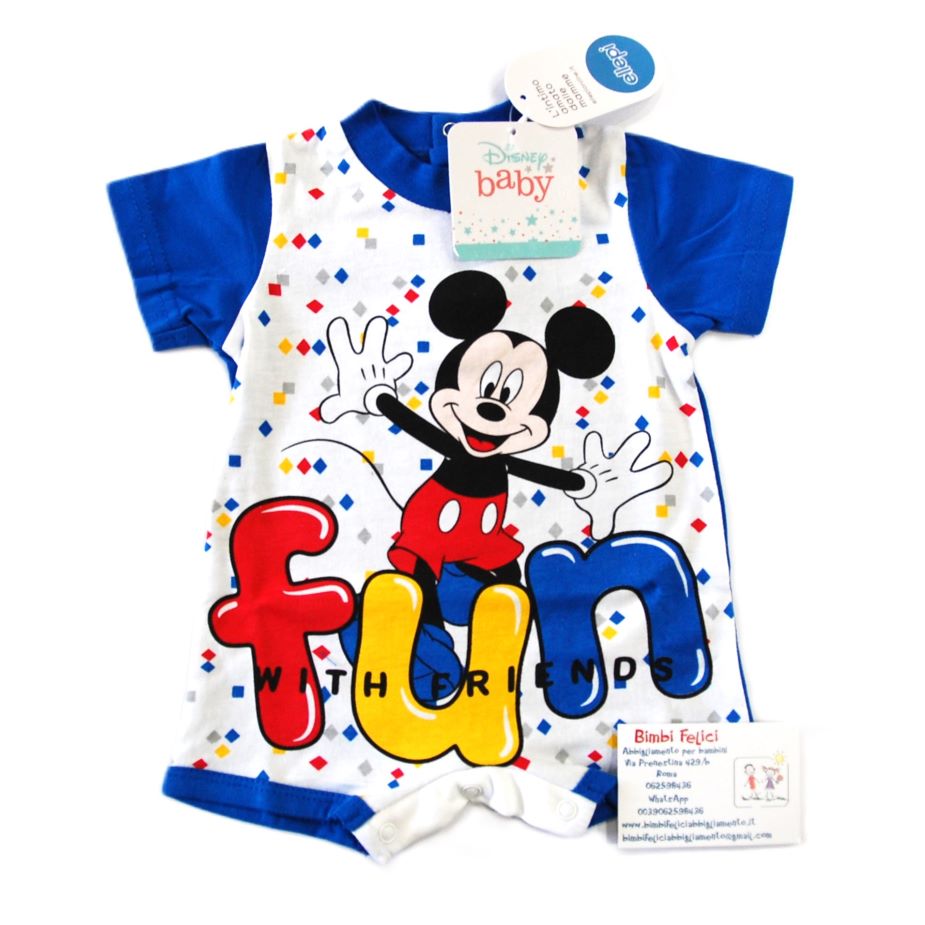 Pagliaccetto Disney da neonato con Mickey Mouse raffigurato su fondo bianco con rombini colorati, maniche e colletto azzurri e scritta "Fun with friends" colorata.