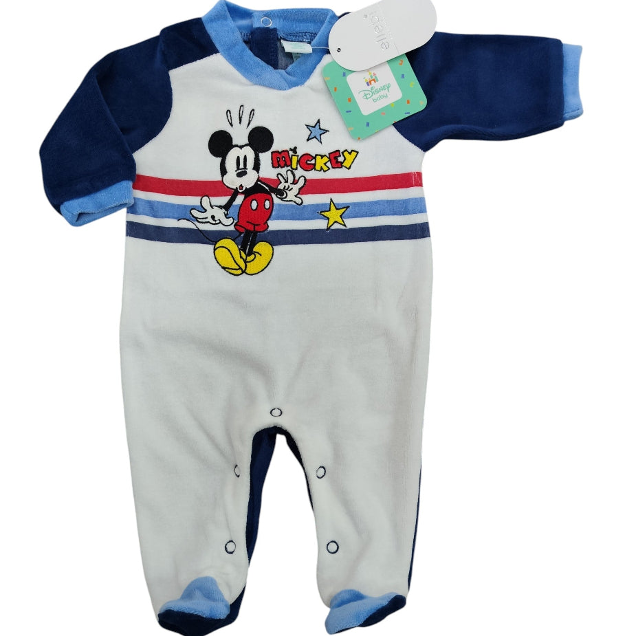 Tutina da neonato in ciniglia bianca e blu firmata Disney by Ellepi con stampa centrale di Topolino e righe colorate, fotografata su sfondo bianco.