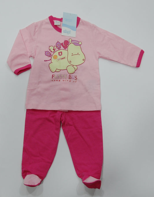 Completo clinica in cotone con ippopotamo che porta uccellini in groppa e scritta "Funny bus-come with us" su fondo rosa e ghettina rosso ciliegia.